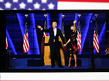 Джилл Байден надела очень символичное платье в цветах для первого выхода в роли жены президента