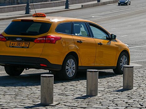 В "Яндекс Go" заявили, что не допускают к заказам таксистов со стажем менее трех лет