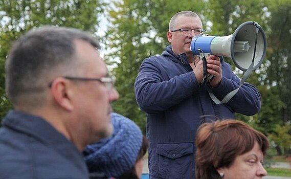 Отец ребенка-инвалида вступил в схватку с мэрией Казани за доступность пешеходных переходов