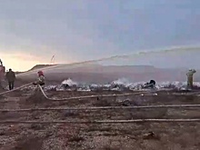 МЧС Казахстана сообщило о выживших после крушения самолета в Актау