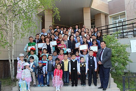 Сельские многодетные молодые семьи получили сертификаты на жилье