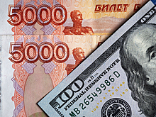 Рубль растет к доллару и евро