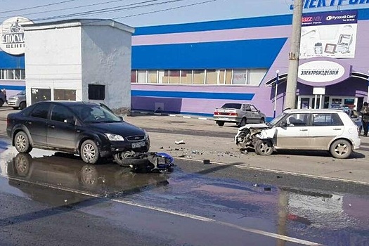 В Тюмени пьяный байкер устроил тройное ДТП