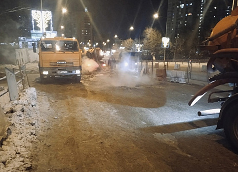 Работали всю ночь: в Самаре продолжают устранять коммунальную аварию в районе Постникова оврага