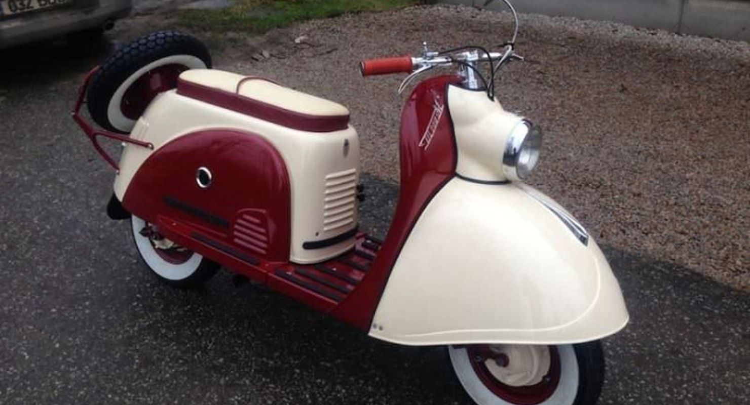 Үйде ешкім жоқ кезде мен әпкемді жыныстық қатынасқа түсірдім.