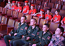 В Самарском Доме Офицеров прошёл спектакль о дружбе народов для военнослужащих