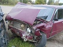 В Угличе столкнулись две легковушки: пострадали три человека