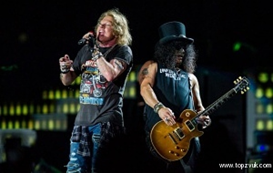 Guns ‘N Roses вышли на сцену с Ангусом Янгом