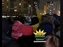 Саратовская мэрия прокомментировала ночное столпотворение родителей будущих первоклассников у «Соляриса»