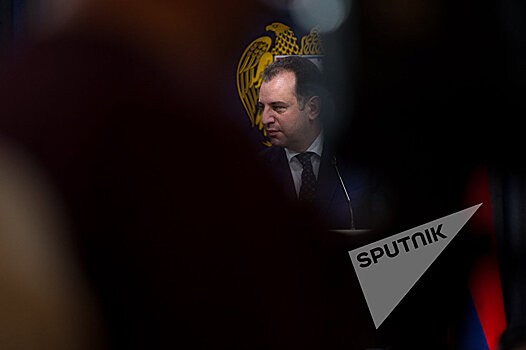 Меч или крест: чем сразил сограждан министр обороны Армении