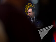 Меч или крест: чем сразил сограждан министр обороны Армении