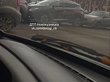 Затор образовался на дорогах в Новокузнецке из-за массового ДТП