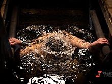 Осужденный экс-пиарщик Федечкин искупался в купели на Крещение