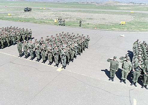 В пункте базирования российского миротворческого контингента в Нагорном Карабахе прошел торжественный митинг, посвященный празднованию Дня Победы