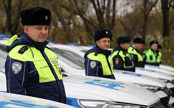Рязанским сотрудникам ГАИ вручили ключи от 13 новых патрульных машин