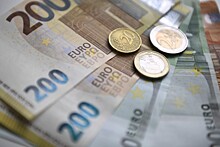 Евро вырос перед заявлением Лагард
