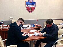 Продать нельзя подписывать: футбольный «Енисей» сообщил о переходе братьев Рукасов