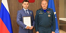 Глава МЧС России наградил Романа Курынина за спасение стюардессы