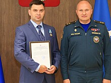 Глава МЧС России наградил Романа Курынина за спасение стюардессы