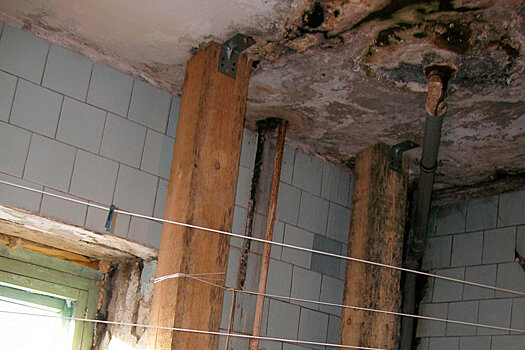 Жильцы ветхого общежития в Кемерово рискуют оказаться под руинами