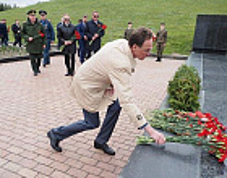 В Зеленограде накануне Дня Победы прошло возложение венков и цветов у воинских мемориалов