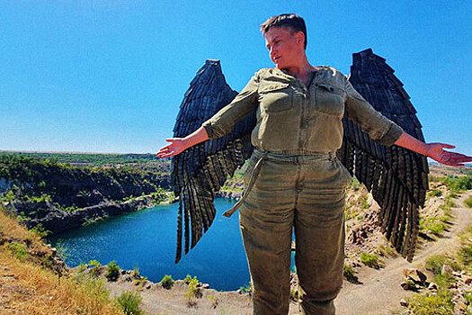 Надежда Савченко опубликовала в сети фото в образе с крыльями