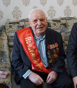 Ветеран ВОВ и почетный гражданин Бузулука Николай Сызранцев отмечает вековой юбилей