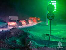 Под Медногорском спасатели помогли водителям во время метели