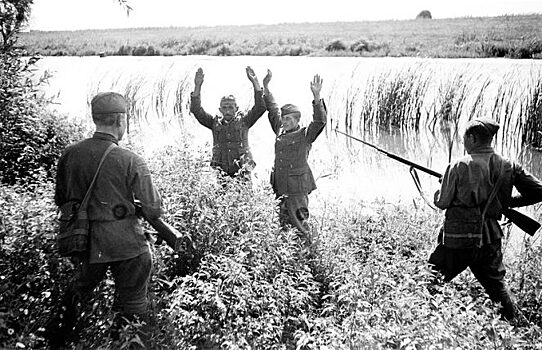 Как красноармейцам запрещалась поступать с плененными немцами