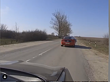 Видео: житель Ростова прокатился на кузове спорткара со скоростью 140 км/ч