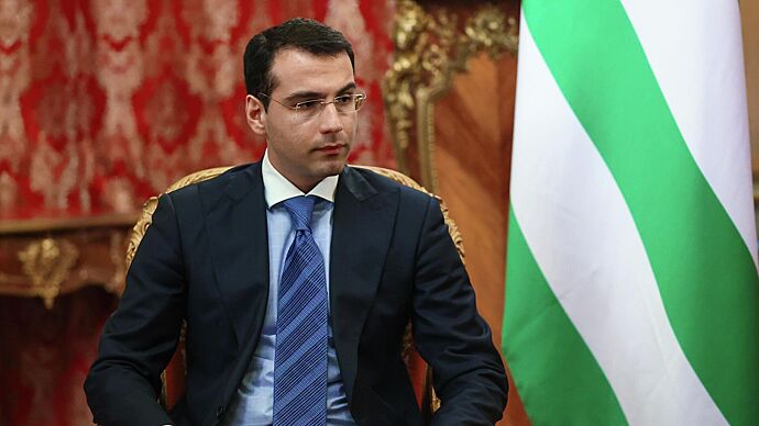 Президент Абхазии освободил от должности главу МИД Инала Ардзинба