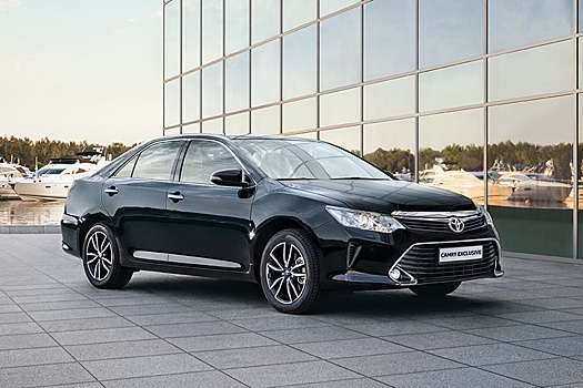 В РФ продают новую Toyota Camry из 2017 года