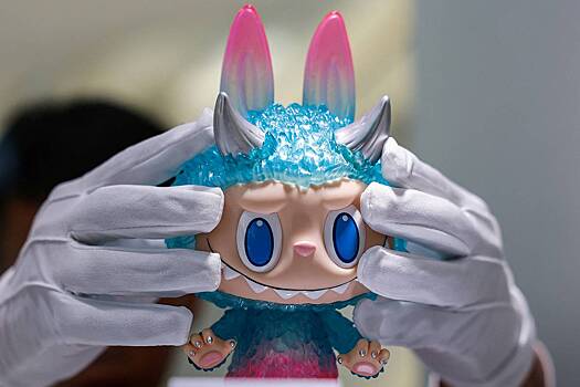 Пользователи Сети начали сжигать Лабубу из-за слухов о демоне