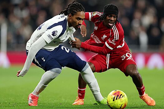 «Ливерпуль» в большинстве переиграл «Тоттенхэм» в матче АПЛ, Исак получил травму