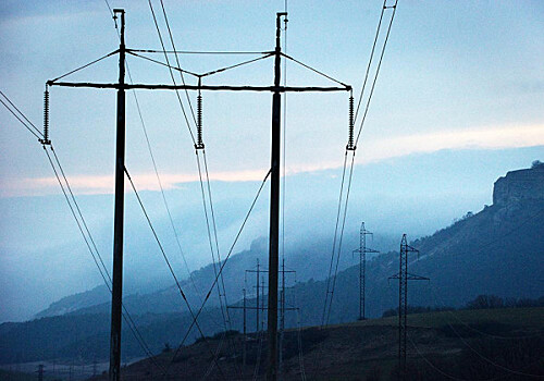 Подачу электричества в Крым восстановили по двум веткам