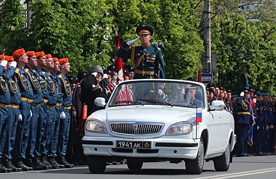 В Симферополе состоялся парад Победы