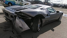 На аукционе продают разбитый в ДТП Ford GT 2006 года выпуска