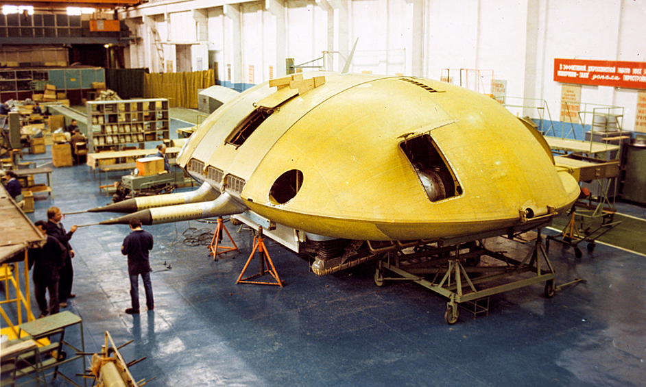 ЭКИП в сборочном цехе Саратовского авиационного завода, 1994 год