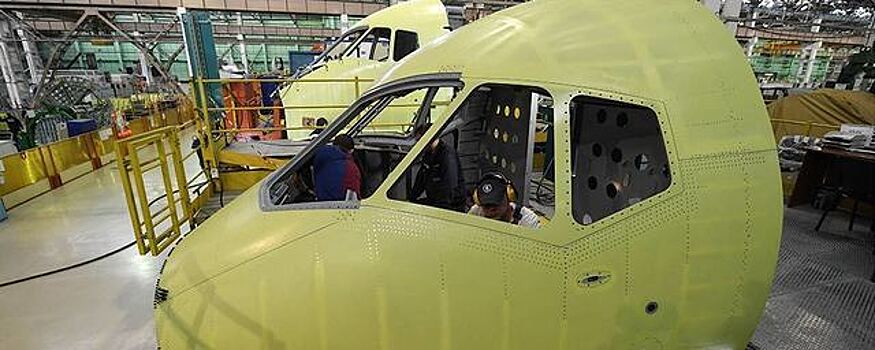 "Ведомости": Промсвязьбанк может купить 59 лайнеров SSJ-100 для поставки в лизинг