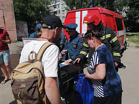 Жильцов дома на Краснодонцев развозят автобусами по местам временного проживания