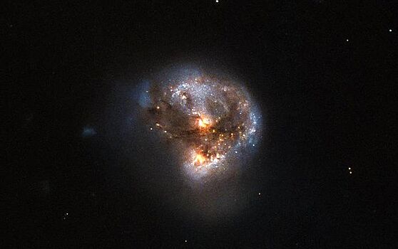 Hubble передал на Землю снимки космического мегамазера