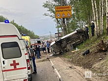 Автомобиль перевернулся около Мызинского моста