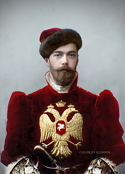 Николай II в костюме сокольничего