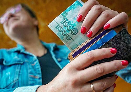 Названы способы откладывать деньги при маленькой зарплате