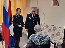 В Хабаровске сотрудники полиции вручили паспорт участнику специальной военной операции