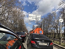 Поливальные машины спровоцировали пробку на Университетском проспекте