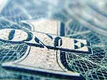 Официальный курс доллара вновь приблизился к 60 рублям