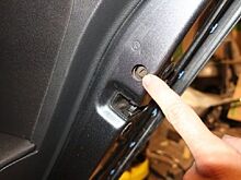 Для чего нужен шпингалет в задних дверях автомобиля