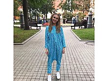 «Телепузику спать пора»: несуразный наряд Кристины Асмус насмешил подписчиков