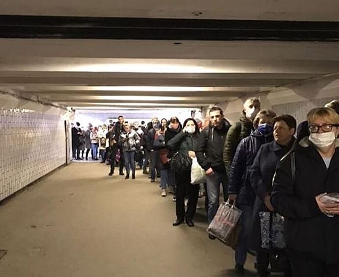 В Москве и Московской области начал действовать пропускной режим.
